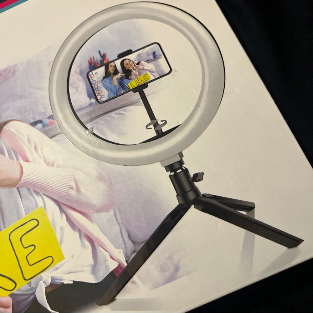 Tripod selfie light with remote